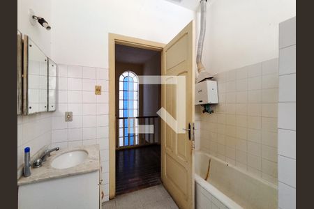 Casa à venda com 240m², 4 quartos e 4 vagasBanheiro 