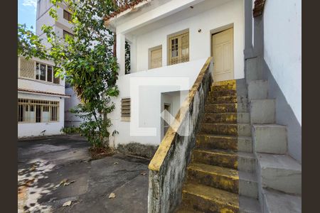 Casa à venda com 240m², 4 quartos e 4 vagasEscada