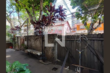 Casa à venda com 240m², 4 quartos e 4 vagasFachada