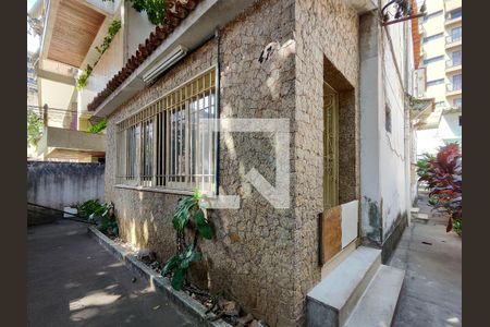 Casa à venda com 240m², 4 quartos e 4 vagasFachada