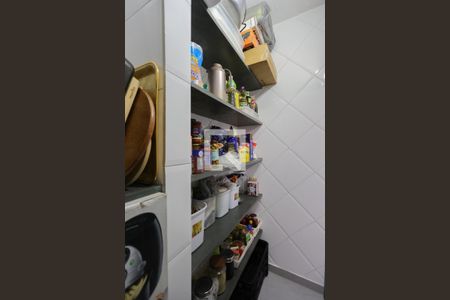 Casa à venda com 202m², 3 quartos e 2 vagas Casa à venda com 202m², 3 quartos e 2 vagasDespensa da cozinha