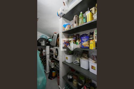 Casa à venda com 202m², 3 quartos e 2 vagas Casa à venda com 202m², 3 quartos e 2 vagasDespensa da cozinha