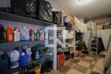 Casa à venda com 202m², 3 quartos e 2 vagas Casa à venda com 202m², 3 quartos e 2 vagasDespensa da área de serviço