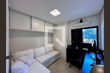 Apartamento à venda com 110m², 3 quartos e 2 vagas Apartamento à venda com 110m², 3 quartos e 2 vagasEscritório