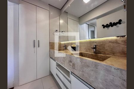 Apartamento à venda com 110m², 3 quartos e 2 vagas Apartamento à venda com 110m², 3 quartos e 2 vagasBanheiro Suíte 2