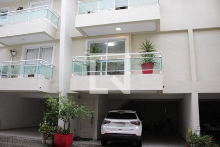 Casa de condomínio à venda com 174m², 3 quartos e 4 vagasÁrea comum