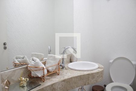 Casa de condomínio à venda com 174m², 3 quartos e 4 vagasBanheiro