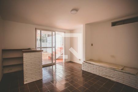 Casa para alugar com 216m², 3 quartos e 3 vagas Casa para alugar com 216m², 3 quartos e 3 vagasQuarto de Serviço