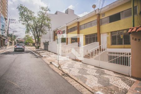 Casa para alugar com 216m², 3 quartos e 3 vagas Casa para alugar com 216m², 3 quartos e 3 vagasFachada