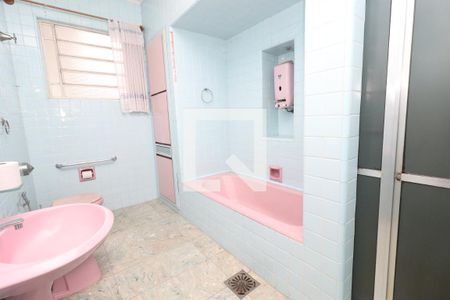 Casa para alugar com 320m², 4 quartos e 2 vagasBanheiro da Suíte