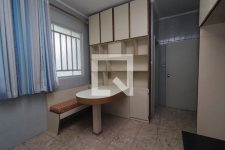 Casa para alugar com 320m², 4 quartos e 2 vagasCozinha