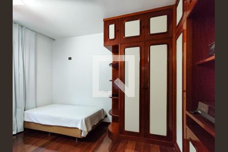 Casa à venda com 364m², 4 quartos e 5 vagas Casa à venda com 364m², 4 quartos e 5 vagasQuarto 2