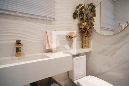 Casa à venda com 150m², 3 quartos e 2 vagas Casa à venda com 150m², 3 quartos e 2 vagasBanheiro