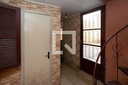 Casa à venda com 100m², 3 quartos e 2 vagas Casa à venda com 100m², 3 quartos e 2 vagasEscada 2° andar