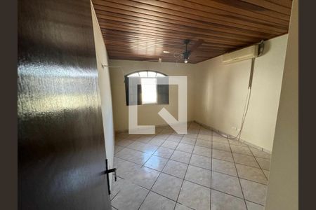 Casa à venda com 131m², 3 quartos e sem vaga