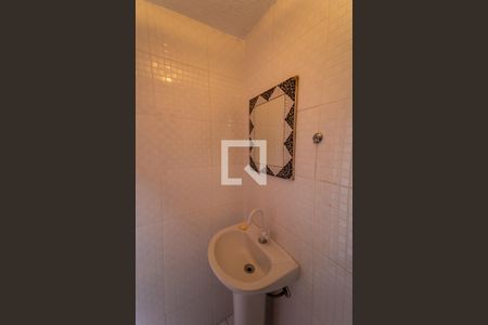 Casa à venda com 180m², 2 quartos e 2 vagas Casa à venda com 180m², 2 quartos e 2 vagasBanheiro de serviço