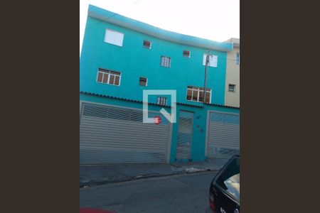 Casa à venda com 112m², 2 quartos e 2 vagas Casa à venda com 112m², 2 quartos e 2 vagasFachada