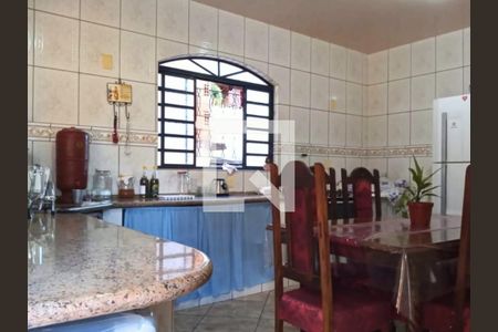 Casa à venda com 360m², 4 quartos e 6 vagas Casa à venda com 360m², 4 quartos e 6 vagasCozinha