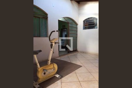 Casa à venda com 360m², 4 quartos e 6 vagas Casa à venda com 360m², 4 quartos e 6 vagasÁrea comum