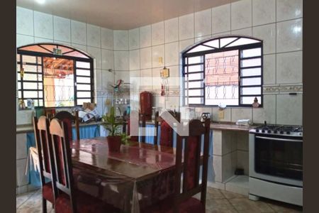 Casa à venda com 360m², 4 quartos e 6 vagas Casa à venda com 360m², 4 quartos e 6 vagasCozinha