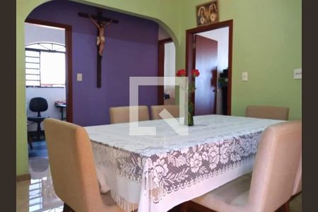 Casa à venda com 360m², 4 quartos e 6 vagas Casa à venda com 360m², 4 quartos e 6 vagasSala de Jantar