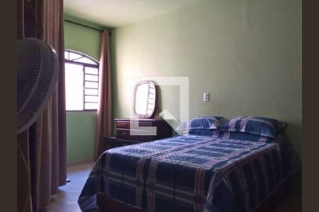 Casa à venda com 360m², 4 quartos e 6 vagas Casa à venda com 360m², 4 quartos e 6 vagasQuarto