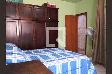 Casa à venda com 360m², 4 quartos e 6 vagas Casa à venda com 360m², 4 quartos e 6 vagasQuarto