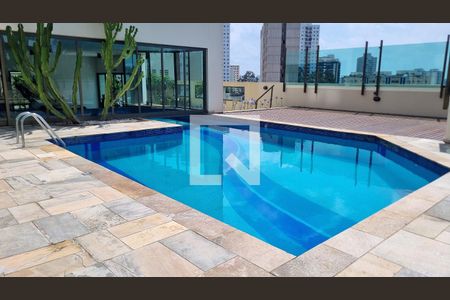 Apartamento à venda com 300m², 4 quartos e 4 vagas Apartamento à venda com 300m², 4 quartos e 4 vagasÁrea comum - Piscina