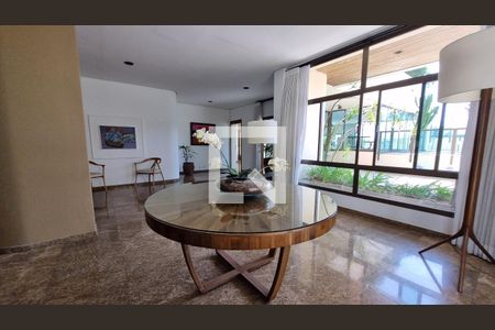 Apartamento à venda com 300m², 4 quartos e 4 vagas Apartamento à venda com 300m², 4 quartos e 4 vagasHall de entrada