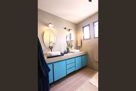 Apartamento à venda com 300m², 4 quartos e 4 vagas Apartamento à venda com 300m², 4 quartos e 4 vagasBanheiro da Suíte 4