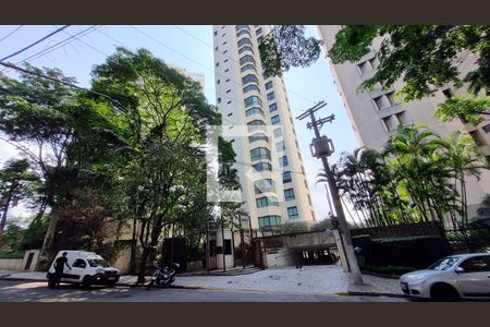 Apartamento à venda com 300m², 4 quartos e 4 vagas Apartamento à venda com 300m², 4 quartos e 4 vagasFachada