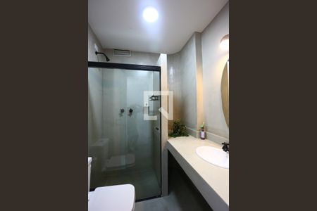 Apartamento à venda com 300m², 4 quartos e 4 vagas Apartamento à venda com 300m², 4 quartos e 4 vagasBanheiro da Suíte 1