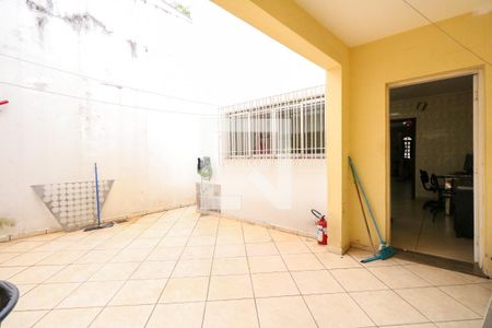 Casa à venda com 180m², 2 quartos e 2 vagas Casa à venda com 180m², 2 quartos e 2 vagasQuintal e Área de Serviço