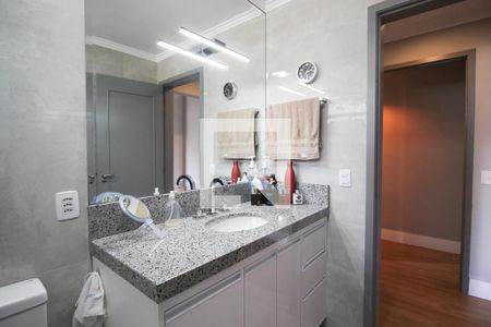 Casa à venda com 250m², 4 quartos e 3 vagasBanheiro da Suíte 2