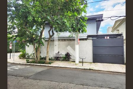 Casa à venda com 250m², 4 quartos e 3 vagasFachada