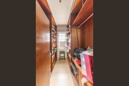 Casa de condomínio à venda com 550m², 5 quartos e 6 vagas Casa de condomínio à venda com 550m², 5 quartos e 6 vagasSuíte 1 - Closet