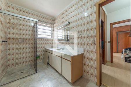 Casa de condomínio à venda com 550m², 5 quartos e 6 vagas Casa de condomínio à venda com 550m², 5 quartos e 6 vagasBanheiro da Suíte 1