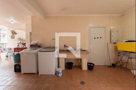 Casa de condomínio à venda com 550m², 5 quartos e 6 vagas Casa de condomínio à venda com 550m², 5 quartos e 6 vagasLavanderia