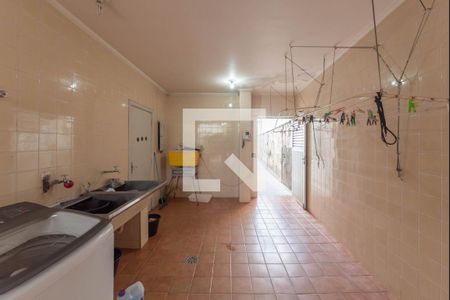 Casa de condomínio à venda com 550m², 5 quartos e 6 vagas Casa de condomínio à venda com 550m², 5 quartos e 6 vagasLavanderia