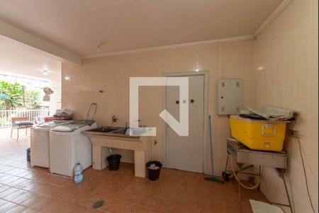 Casa de condomínio à venda com 550m², 5 quartos e 6 vagas Casa de condomínio à venda com 550m², 5 quartos e 6 vagasLavanderia