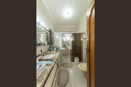 Casa de condomínio à venda com 550m², 5 quartos e 6 vagas Casa de condomínio à venda com 550m², 5 quartos e 6 vagasBanheiro da Suíte 2