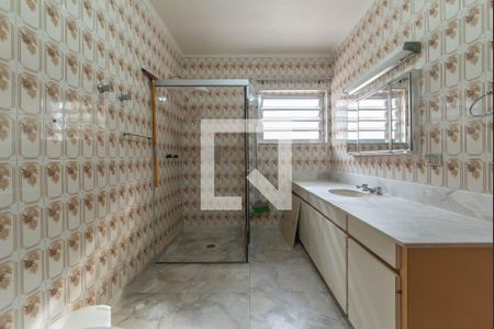 Casa de condomínio à venda com 550m², 5 quartos e 6 vagas Casa de condomínio à venda com 550m², 5 quartos e 6 vagasBanheiro da Suíte 1