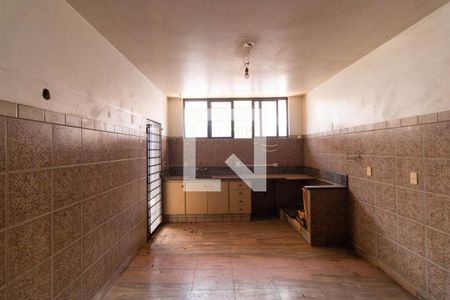 Casa à venda com 357m², 4 quartos e 8 vagasCozinha