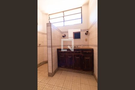 Casa à venda com 357m², 4 quartos e 8 vagasBanheiro 