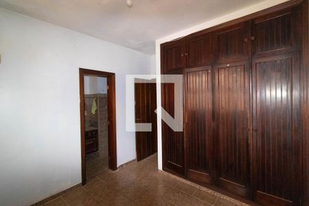 Casa à venda com 357m², 4 quartos e 8 vagasSuíte 01