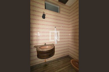 Casa à venda com 357m², 4 quartos e 8 vagasLavabo