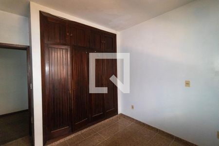 Casa à venda com 357m², 4 quartos e 8 vagasSuíte 01
