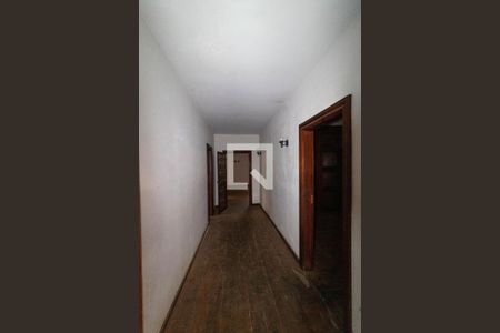 Casa à venda com 357m², 4 quartos e 8 vagasCorredor