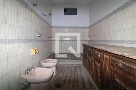 Casa à venda com 357m², 4 quartos e 8 vagasBanheiro da Suíte 02