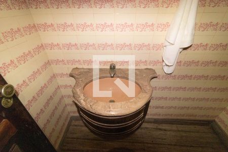 Casa à venda com 357m², 4 quartos e 8 vagasLavabo